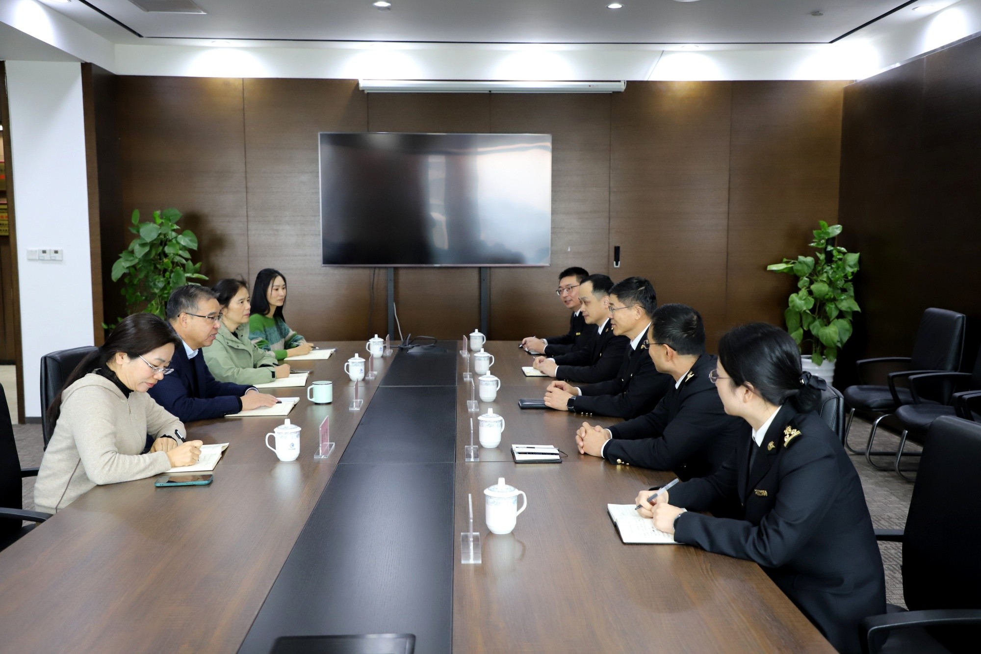 慈溪海關陳偉關長一行來我公司調研指導